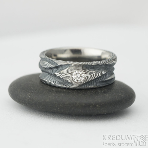 Zásnubní a snubní prsten Víla vod - damasteel dřevo a přírodní diamant 3 mm - briliantový brus