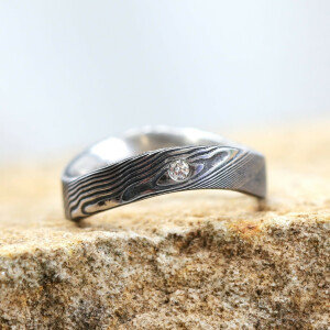 prsten Forever damasteel a 2 mm �ir� diamant